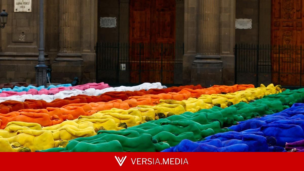 Tunick desnuda a 500 personas en Gran Canaria para proyectar la libertad y la defensa LGTBI