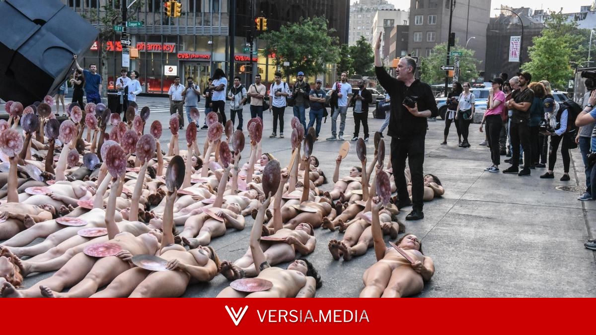 Spencer Tunick: “Hay algo terapéutico en posar desnudo para mis fotografías”