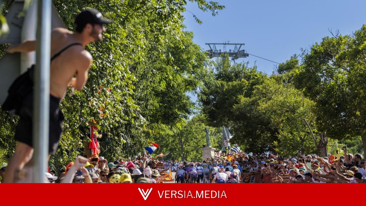 En el coche junto a Nicolas Edet, el ciclista al que conoce todo el pelotón