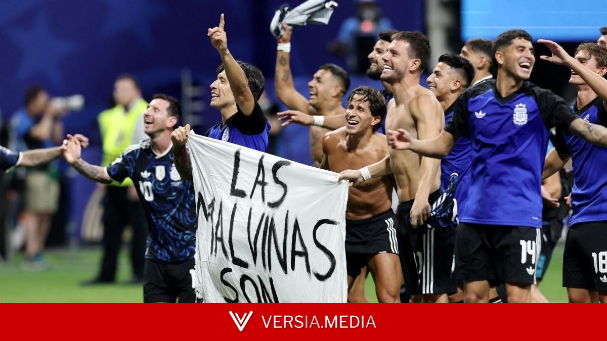 La selección argentina exhibe una pancarta con el lema 'Las Malvinas son argentinas' y se enfrenta a una posible sanción