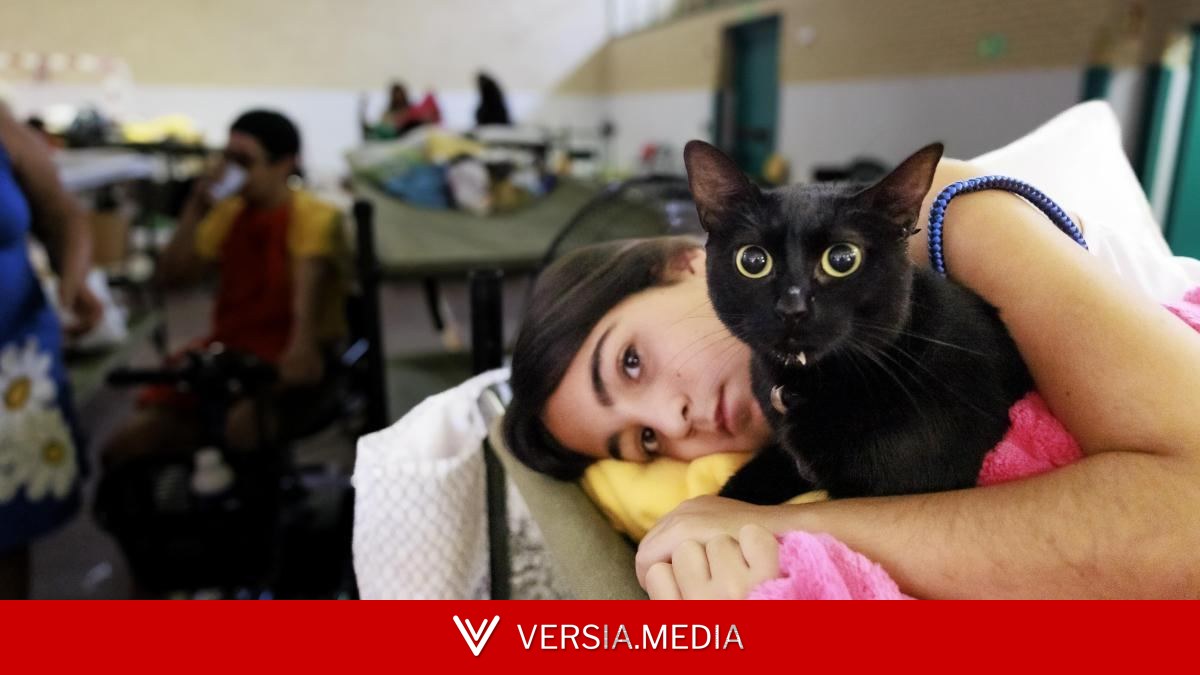 Casi 100.000 personas esperan resignadas el momento de hacer frente a un fuego sin control